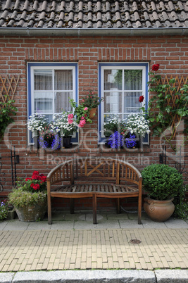 Bank vor einem Haus in Friedrichstadt