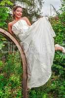 Schöne Braut in ihrem Hochzeitskleid