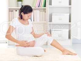 Pregnant Woman with cramp leg