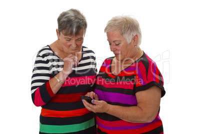 Zwei Seniorinnen mit Handy