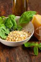 italian basil pesto ingredients