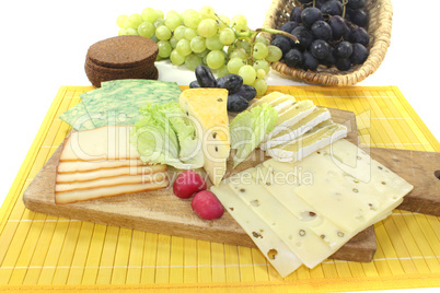 Käsescheiben mit Weintrauben