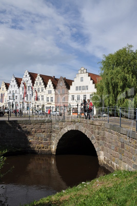 steinbrücke in friedrichstadt