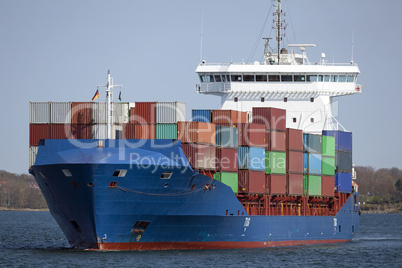 Containerschiff auf der Ostsee bei Kiel, Deutschland