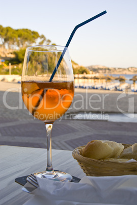 aperol spritz und brot