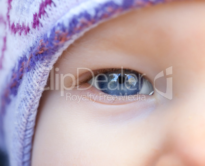 blue eye of a baby