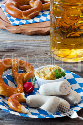 Bayerische Weißwürste mit Senf