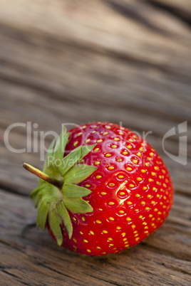 Eine reife rote Erdbeere