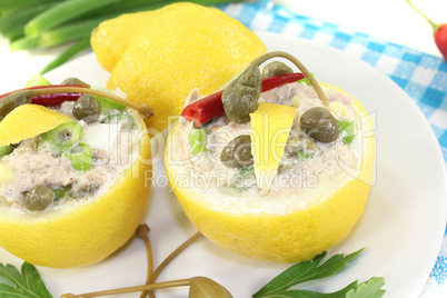 gefüllte Zitronen mit Thunfisch-Creme und Ei