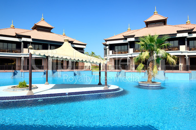 the luxury villas in thai style hotel on palm jumeirah man-made