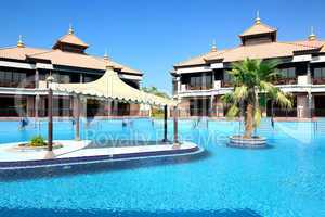 the luxury villas in thai style hotel on palm jumeirah man-made