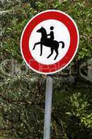 Weg für Reiter verboten