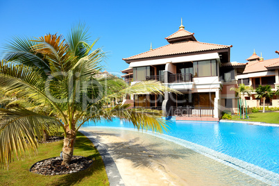 the luxury villas in thai style hotel on palm jumeirah man-made