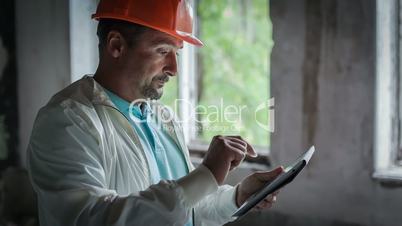 The Engineer Is Getting Acquainted With The Economic Calculations 4