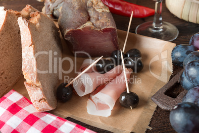 Ham, wine and bread