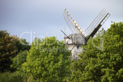 kappenwindmühle im grünen