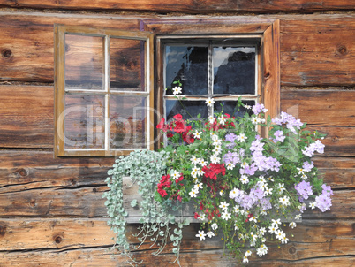 fenster an altem bauernhaus