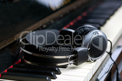 piano keyboard and headphones