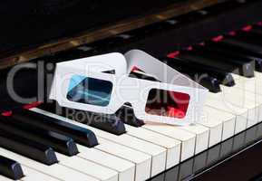 Piano keyboard with 3D glasses