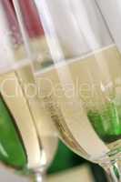 prickelnder sekt oder champagner im sektglas