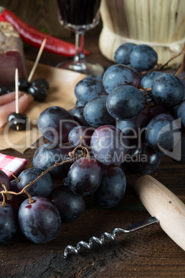 ham to olive bunches of grapes