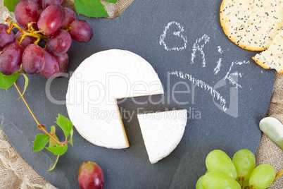brie cheese with grapes