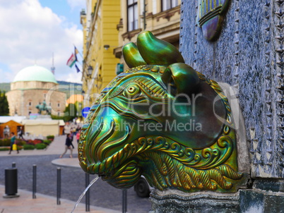 Zsolnay-Brunnen in Pécs (Ausschnitt)