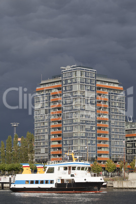 hochhaus am germaniahafen in kiel