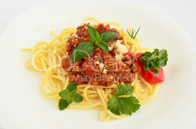 spaghetti bolognese on white plate close up