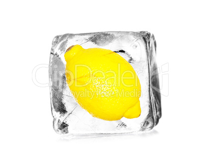 Zitrone im Eiswürfel