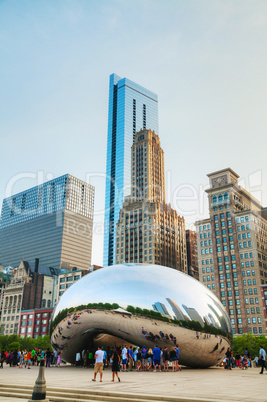 cloud gate sculpture in millenium park