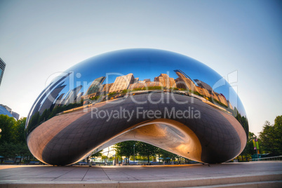 cloud gate sculpture in millenium park