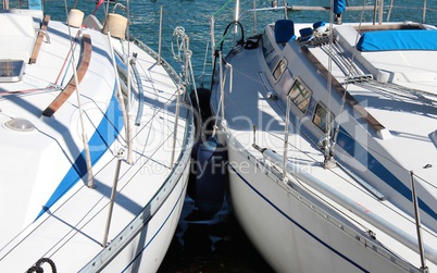 Segelboote im Hafen