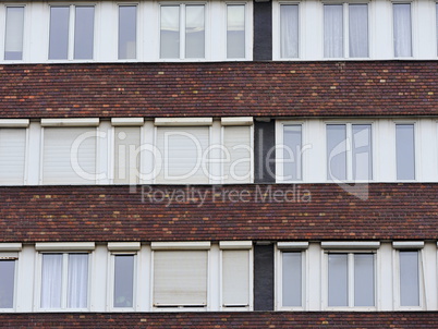 Wohnblock-Fenster