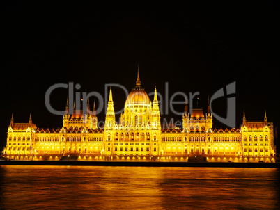 Parlament in Budapest bei Nacht