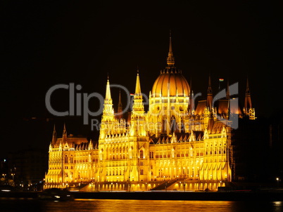 Parlament in Budapest bei Nacht