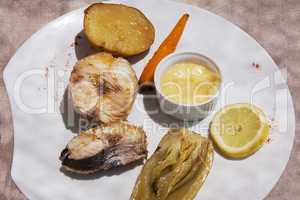 fish with potato and vegetables