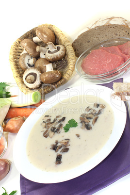 kalbscremesuppe mit petersilie