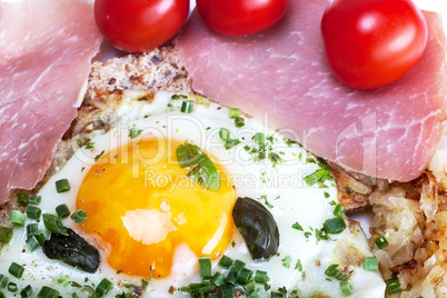 fried eggs with ham and tomato