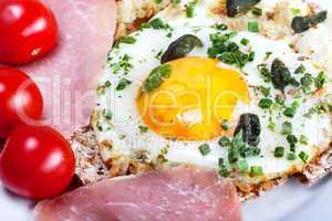 fried eggs with ham and tomato