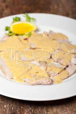 Vitello Tonnato mit Zitrone