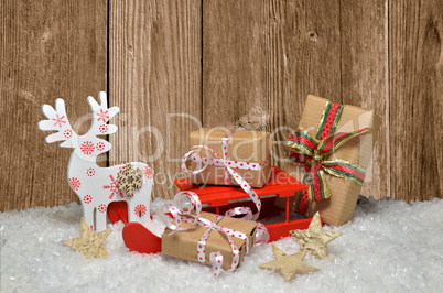 Elch mit Schlitten und Geschenken Weihnachten Holz Schnee
