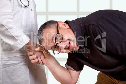 patient bows to the doctor