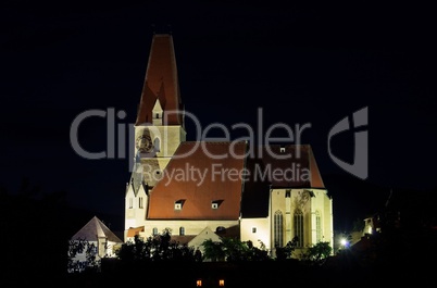 weissenkirchen in der wachau kirche nacht 01