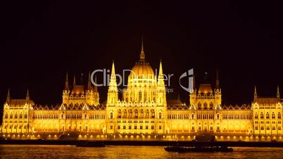 parlamentsgebaude in budapest bei nacht