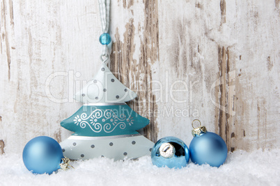 Weihnachten, Dekoration mit Holzhintergrund, Schnee und Weihnachtskugeln, Weihnachtsbaum türkis