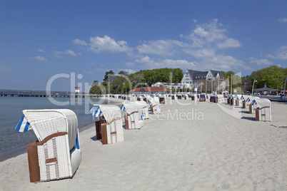 strandkörbe in glücksburg, schleswig-holstein, deutschland