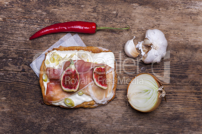 Flammkuchen mit Feigen