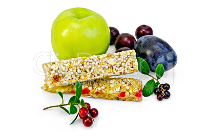 granola bar with lingonberries and fruit