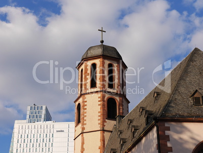 liebfrauenkirche und hochhaus